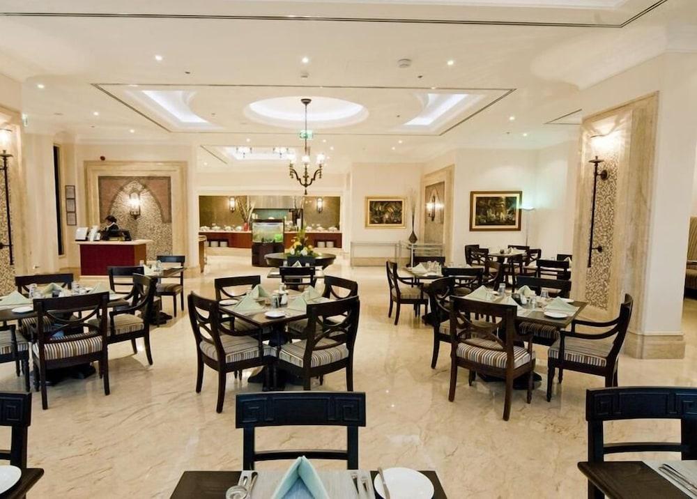 Ayla Hotel Al Ain Exterior foto