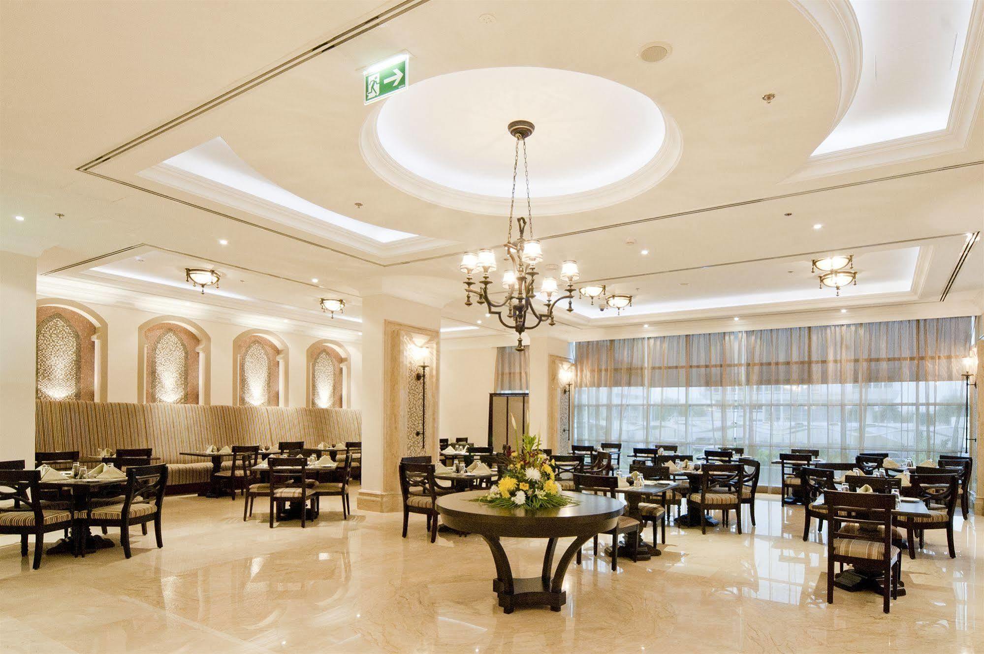Ayla Hotel Al Ain Exterior foto